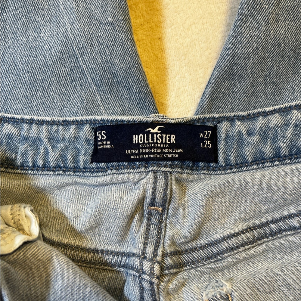 Hollister Ultra High Rise Straight Jeans Light Wash Distressed W27 L25 - Picture 4 of 5